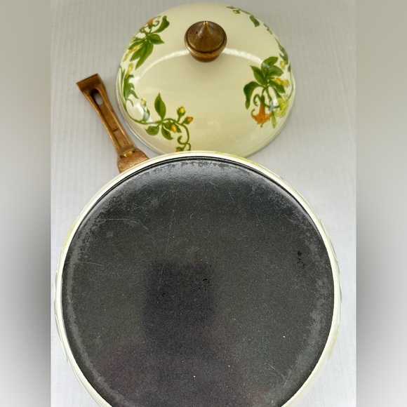 Floral Enamel Saucepan with Brass Handle - Picture 11 of 15